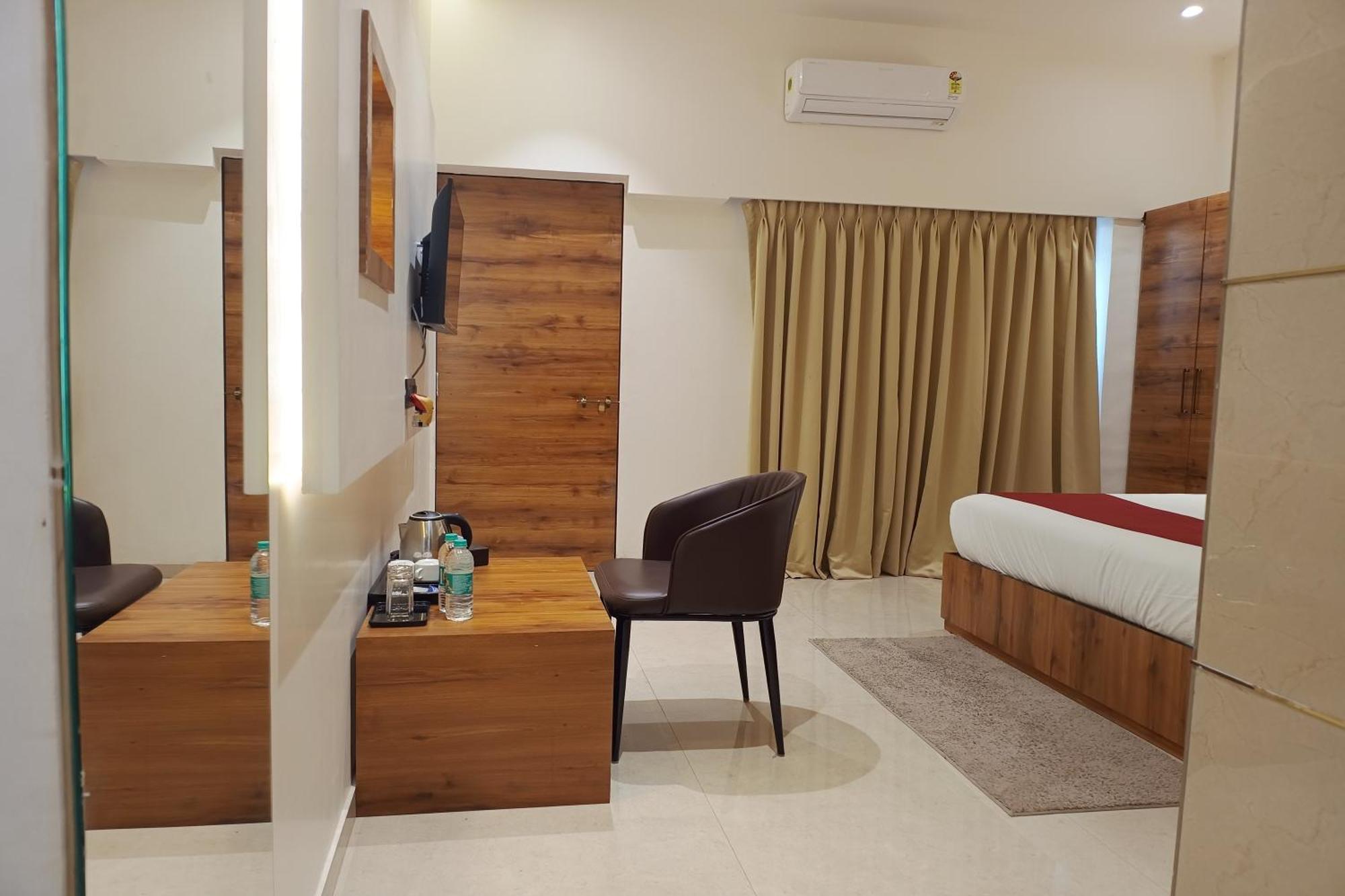 Madhav Residency Hotel & Banquet, Kalyan, Mumbai Exterior foto