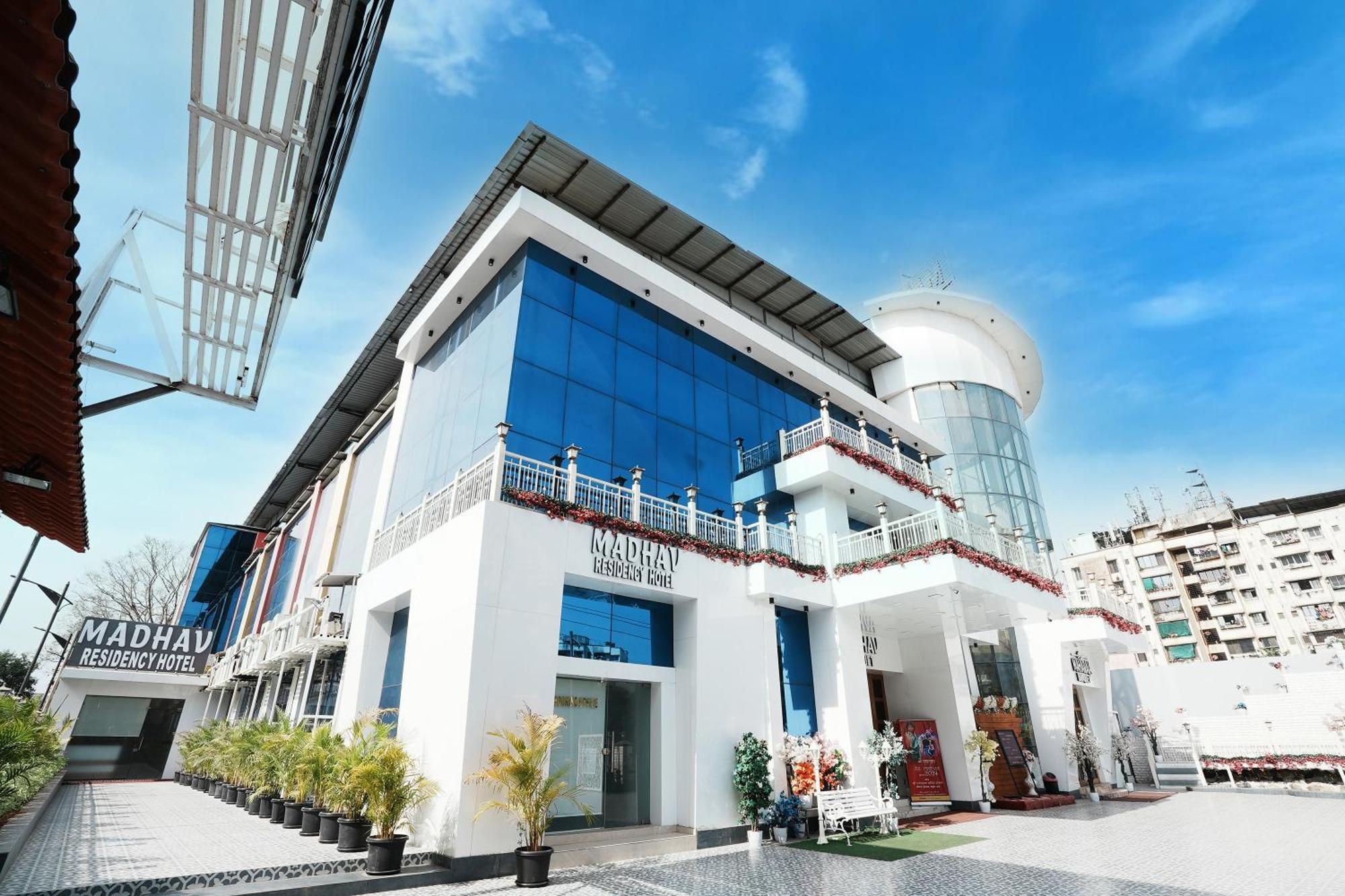 Madhav Residency Hotel & Banquet, Kalyan, Mumbai Exterior foto